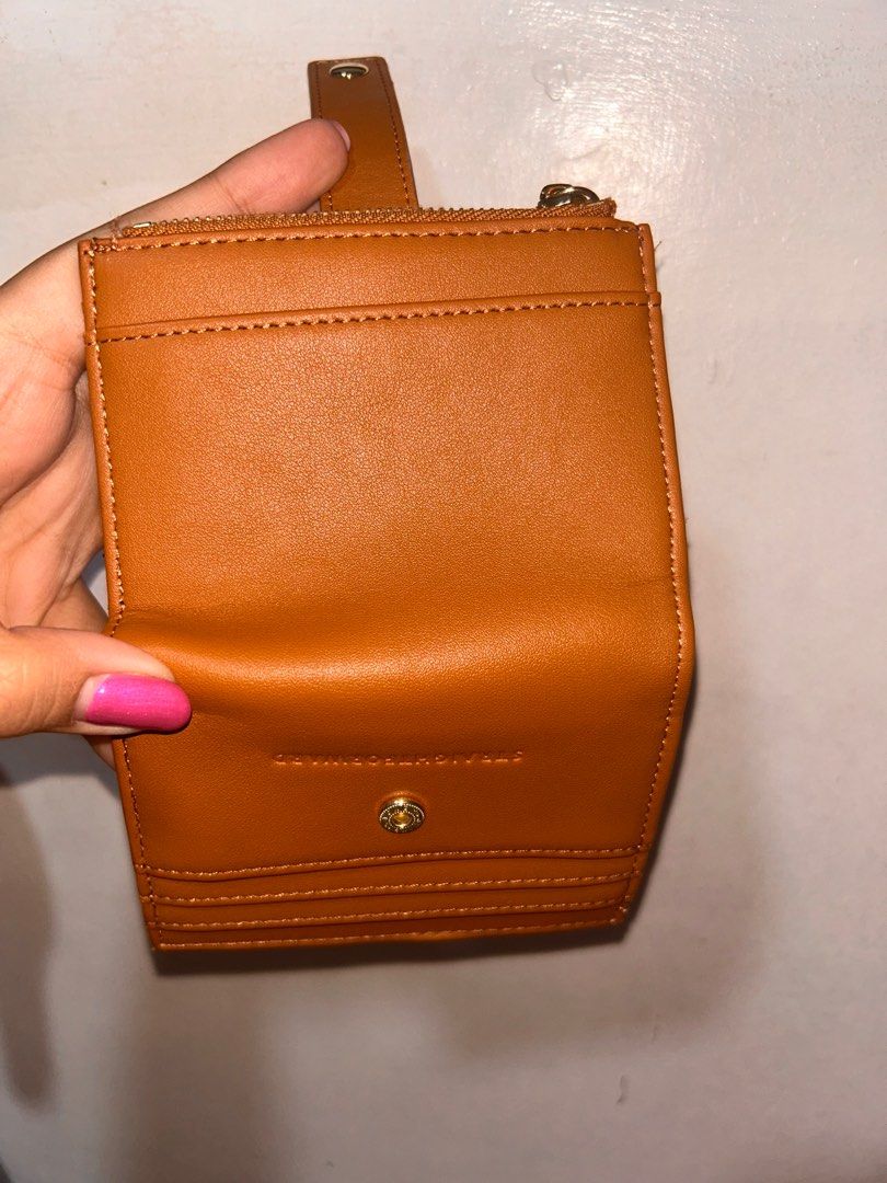 STRAIGHTFORWARD WALLET AND CARD HOLDER IN ONE (Category: Wallets & Card holders) located in Marikina City. Submitted by joannafrancisco (Listing ID 1369145755, Image 3). Description: Almost new no flaws, can ask for more photos.