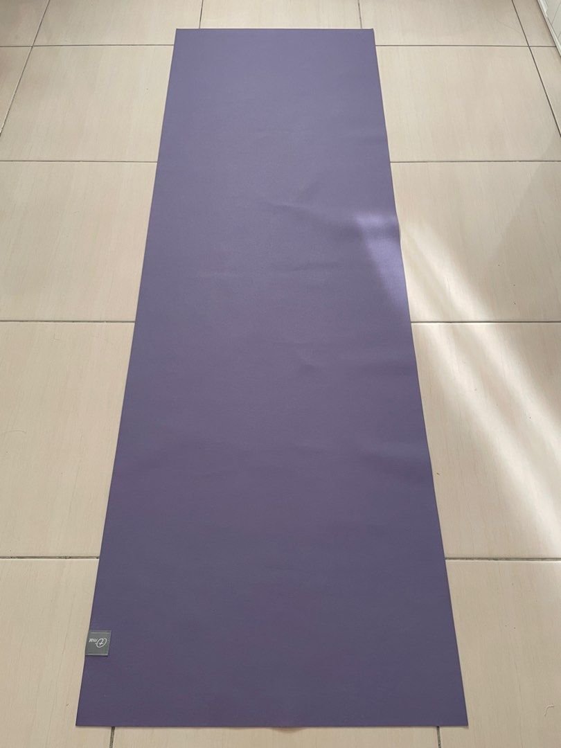由 2hipsters (刊登 ID 1369224324，圖片 1) 提交，位於 台中市 (Taichung) 的 ✌🏼Taimat 觀想旅行瑜珈墊 (類別：其他運動配件)，說明：請參考：https://m.momoshop.com.tw/goods.momo?i_code=8064526 🔸只用過一次，狀況良好～ 顏色：暮光紫 材質：天然橡膠 尺寸：183 cm x 61 cm x 1.5 cm 重量：1 kg 產地：台灣 🔹保養方式：可機洗，請放入洗衣袋，清洗後並陰乾 🔹會以折疊方式寄送，可接受者再下單（請見圖3）。