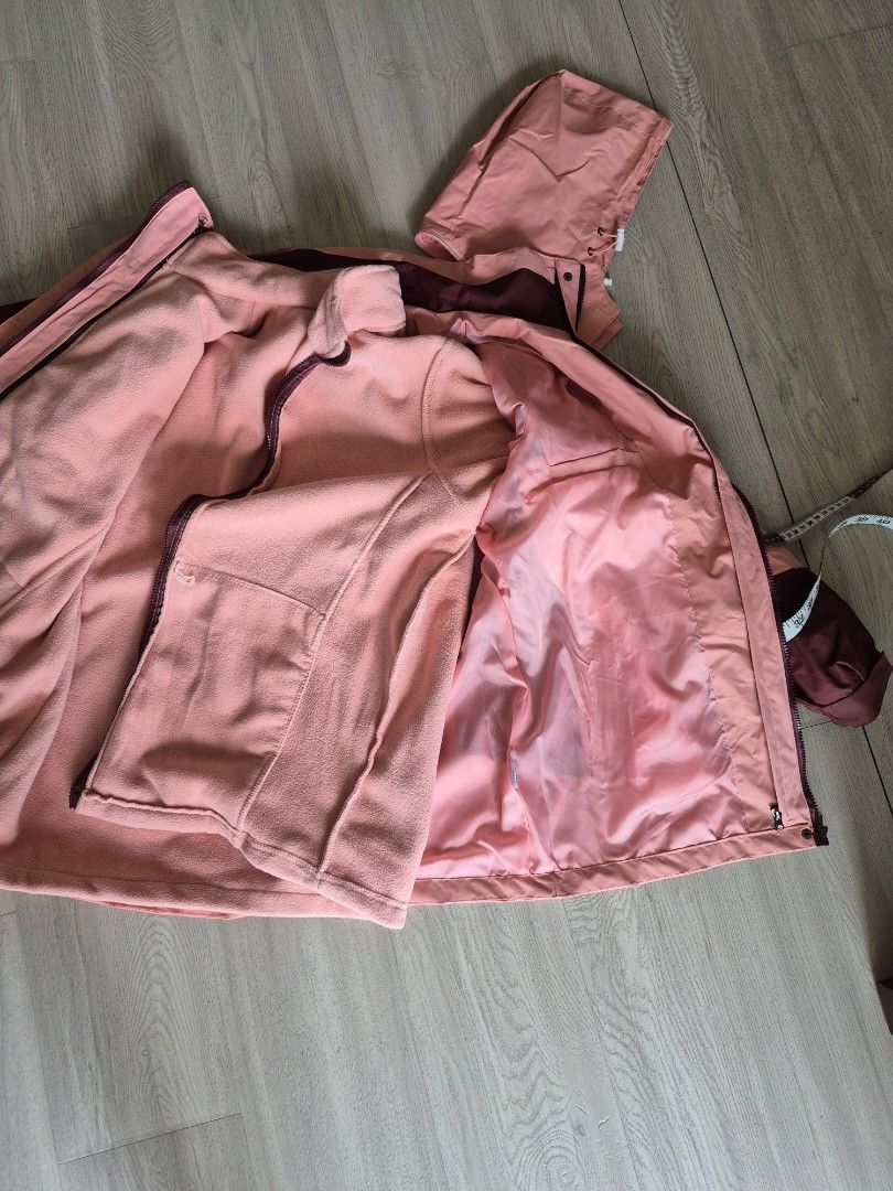 Winter Jacket (Category: Coats, Jackets and Outerwear) located in Singapore. Submitted by georgett (Listing ID 1369231385, Image 3). Description: Just returned from Kunming & Bought this Brand New Jacket with detachable inner coating. Bought cos my own Jacket was too light for the harsh weather in Yunlong Snow Mountain. This new Jacket can take below 0 degree & can be used for autumn & spring by just removing the detachable inner coat. Selling co