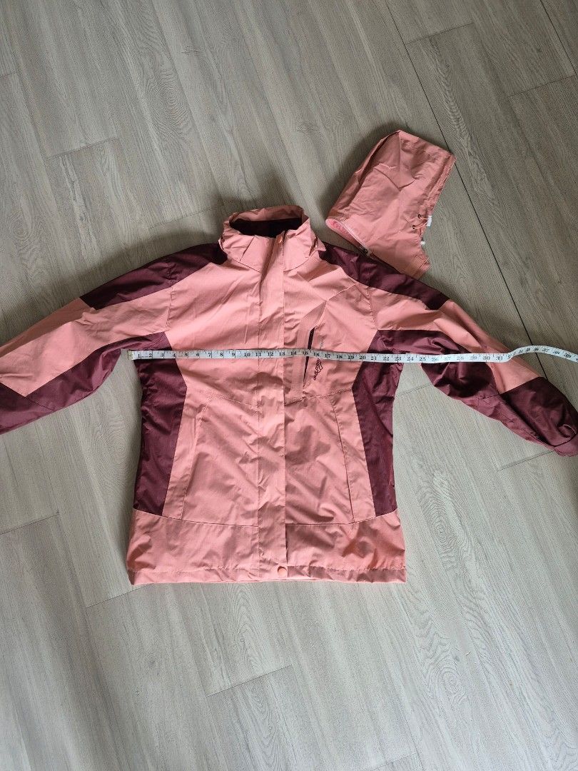 Winter Jacket (Category: Coats, Jackets and Outerwear) located in Singapore. Submitted by georgett (Listing ID 1369231385, Image 1). Description: Just returned from Kunming & Bought this Brand New Jacket with detachable inner coating. Bought cos my own Jacket was too light for the harsh weather in Yunlong Snow Mountain. This new Jacket can take below 0 degree & can be used for autumn & spring by just removing the detachable inner coat. Selling co