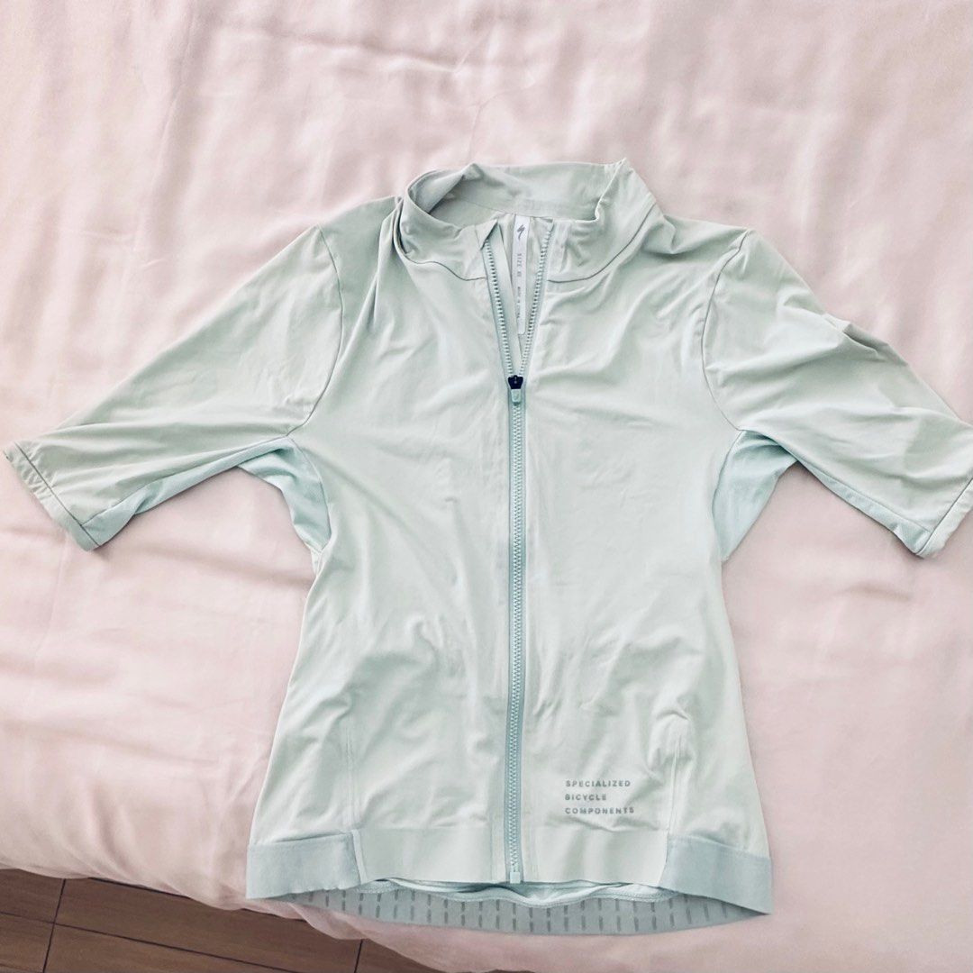 XS Female Specialized Cycling Jersey(s) for Sale (Category: Activewear) located in Singapore. Submitted by dontbromeleh (Listing ID 1369242390, Image 2). Description: ** Specialized bike / cycling jerseys for sale ** Size: XS Cut: Female Zero flaw, like new — only worn 2-3 times for 20ish km rides. I can DM more photos / videos if you need me to prove that they are in perfect conditions. I’ve fallen in love with long-sleeves jerseys due to the ho