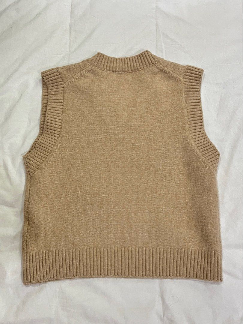Zara Plain Knit Waistcoat (Category: Sleeveless) located in Rizal. Submitted by hansio (Listing ID 1369189084, Image 2). Description: 🎐 Details • Worn only twice • Looks and feels brand new • Color: Mid-camel • Size: Onesize • Chest width: ~45cm • Length: ~52cm • Bought for: P1,690 (Dec 2024) RFS: Change of style MOP: E-wallets or bank transfer MOD: J&T or Express delivery .