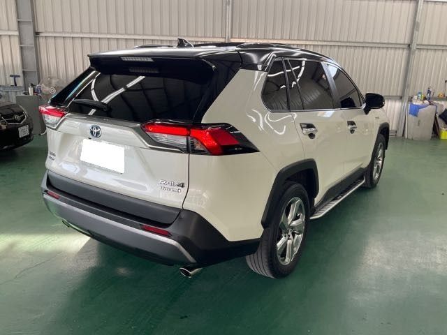 由 a779573339957 (刊登 ID 1369374193，圖片 2) 提交，位於 新北市 (New Taipei) 的 2020 Toyota rav4 油電 2.5l 9.1萬公里 4wd 旗艦版 加裝數位tv NT$650,000 (類別：汽車出售)，說明： 有第三方認證，無待修、無泡水、無事故、三大保固 LINE:PT0974 #汽車#中古車#新車#原廠#代理商#貿易商#新古車#買車#賣車#五股#新北市#台北市#桃園市#換車。