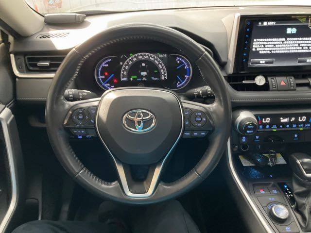 由 a779573339957 (刊登 ID 1369374193，圖片 3) 提交，位於 新北市 (New Taipei) 的 2020 Toyota rav4 油電 2.5l 9.1萬公里 4wd 旗艦版 加裝數位tv NT$650,000 (類別：汽車出售)，說明： 有第三方認證，無待修、無泡水、無事故、三大保固 LINE:PT0974 #汽車#中古車#新車#原廠#代理商#貿易商#新古車#買車#賣車#五股#新北市#台北市#桃園市#換車。