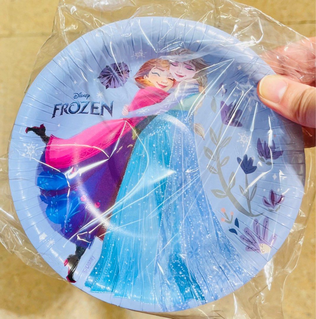 現貨 🍽️ 派對紙碟 (每包6隻) 正版 迪士尼 魔雪奇緣 / 小飛象 / 勞蘇 / 大鼻與鋼牙公仔 食物零食蛋糕紙碟 兒童生日派對 百日宴 結婚派對 聖誕派對 萬聖節派對 餐飲用品 餐桌用品 即棄紙碟 DISNEY CARTOON FROZEN ANNA ELSA / CHIPS & DALE / DUMPO BIRTHDAY WEDDING CHRISTMAS XMAS WEDDING NEW YEAR PARTY PAPER PLATES （分類：餐具和餐具）位於 Hong Kong。 由 swroom 提交（商品編號 1369467555，圖片 2）。簡介： 💖$65 ( 6隻 ), $120 ( 12隻 ) ，全新未開封 🎁節日銷情迅速請早訂購，售完即止‼️ 🛍更多卡通精品玩具FOLLOW US ： carousell.com/swroom 📥INBOX 購買請提供以下資料 ： ▫️ 款式及件數 ▫️付款方式 : PAYME / FPS / ALIPAYHK ▫️郵寄