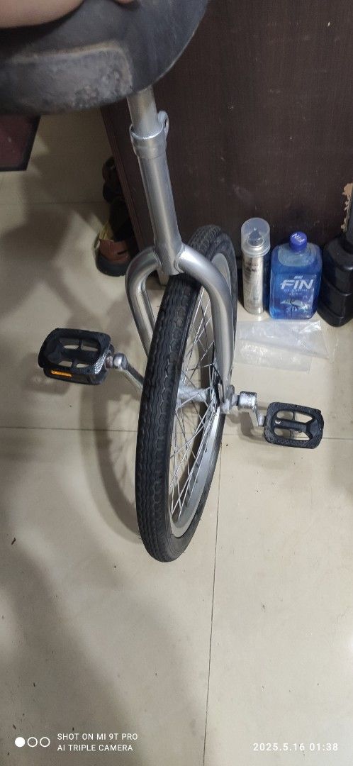 由 lkkk567 (刊登 ID 1368210180，圖片 2) 提交，位於 台中市 (Taichung) 的 單輪車 獨輪車 技術車 二手 (類別：單車)，說明：單輪車 獨輪車 技術車 二手 二手800元 東西如圖，坐墊有小破，如圖 郵寄運費100 郵寄會把輪子拆下， 須自行在安裝。