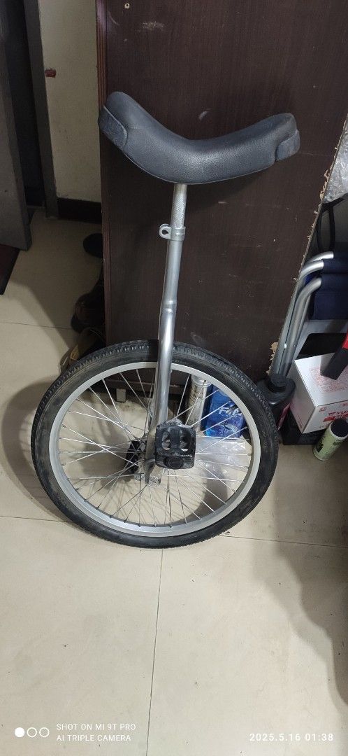 由 lkkk567 (刊登 ID 1368210180，圖片 3) 提交，位於 台中市 (Taichung) 的 單輪車 獨輪車 技術車 二手 (類別：單車)，說明：單輪車 獨輪車 技術車 二手 二手800元 東西如圖，坐墊有小破，如圖 郵寄運費100 郵寄會把輪子拆下， 須自行在安裝。