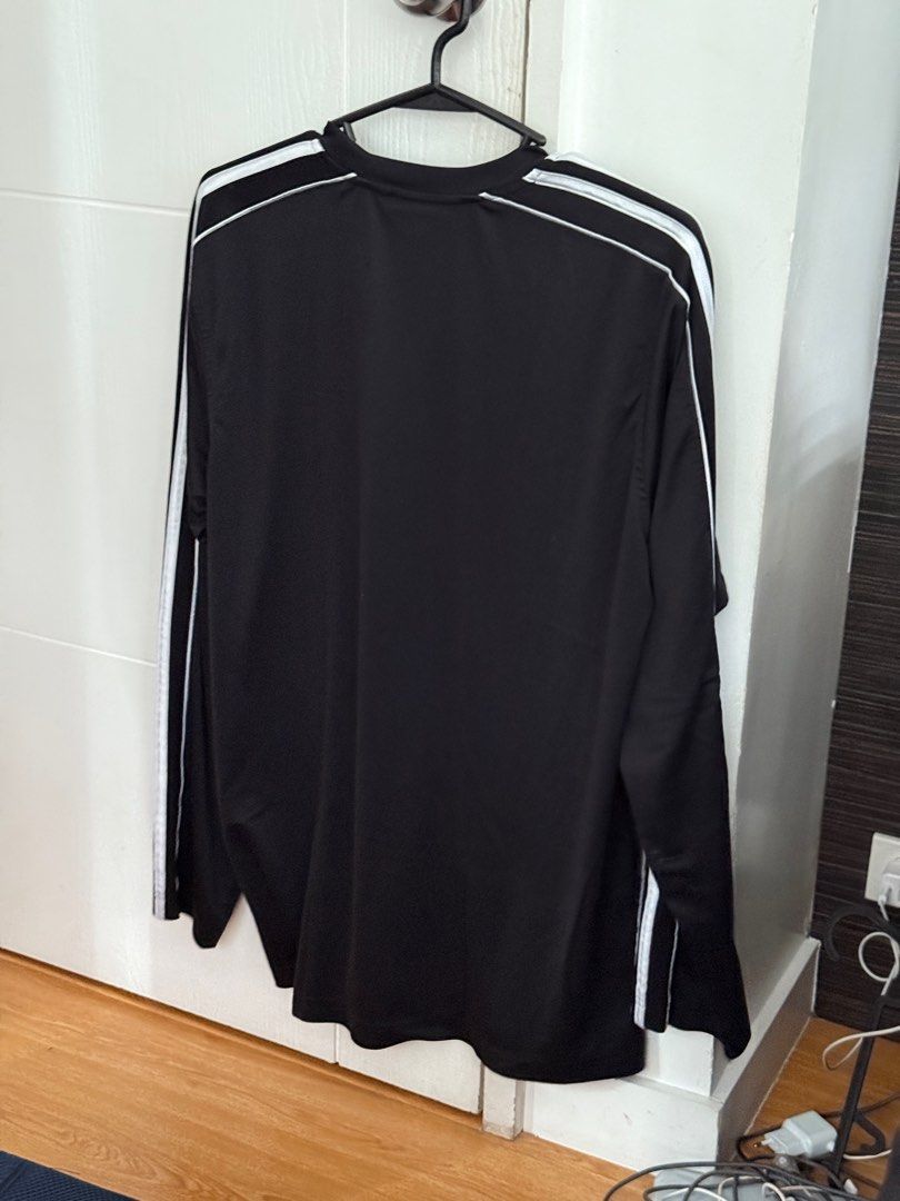 Adidas Longsleeves (Category: Coats, Jackets and Outerwear) located in Taguig. Submitted by samlibao (Listing ID 1369338538, Image 2). Description: .