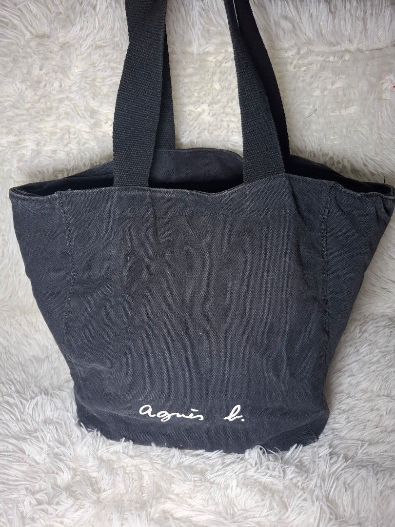Agnes Canvas Tote Bag (Category: Luxury Bags & Wallets) located in San Isidro. Submitted by d.clutter_stuffs (Listing ID 1369461747, Image 1). Description: - No flaws - Thick Canvas - Has QR code in the tag - No COD ‼️ Last price posted.