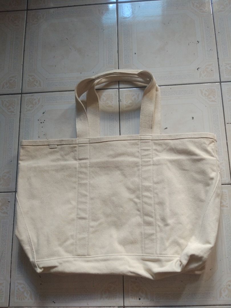 Aime Leon Dore Unisphere Tote Bag (Category: Luxury Bags & Wallets) located in Pasay City. Submitted by denimdude.ph (Listing ID 1369403788, Image 2). Description: .