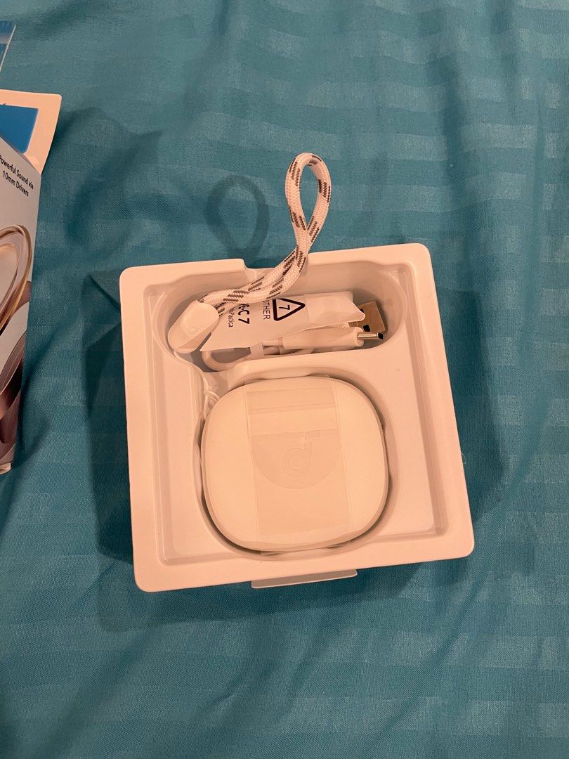 ANKER soundcore p20i (Category: Earphones) located in Caloocan City. Submitted by chraefm (Listing ID 1369471529, Image 2). Description: never used.
