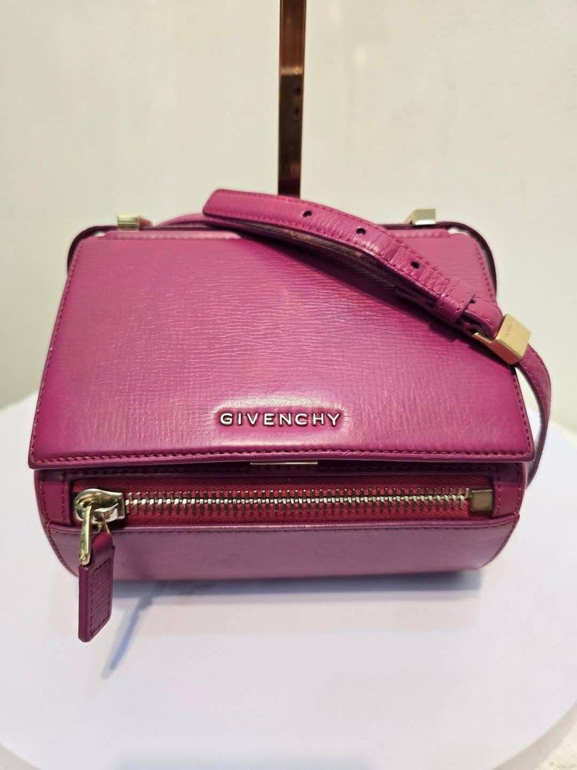 Authentic Givenchy Mini Pandora Box Bag (Category: Luxury Bags & Wallets) located in Quezon City. Submitted by jhaediah (Listing ID 1369318842, Image 2). Description: - Authentic 💯 - Givenchy Mini Pandora Box Bag - Inclusion: with original dustbag .