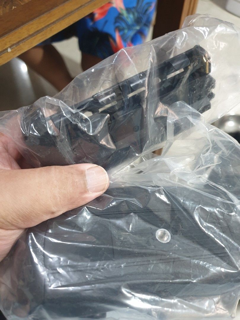 Battery Grip Nikon D7100 (Category: Cameras) located in Bacoor. Submitted by tgkcac (Listing ID 1369323298, Image 2). Description: Nikon D7100 Battery grip.