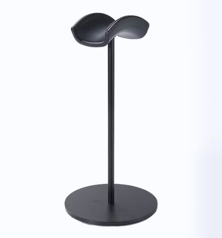 Black Headphone stand (Category: Other Audio Equipment) located in Singapore. Submitted by conyyy (Listing ID 1369400843, Image 1). Description: Brand new retail price $16.90 Head-Mounted Headphone Stand Gaming Earphone Desktop Display Compatible to most kinds of high-end earphone headsets, protect your headphone from dropping, scratch, crushing, scratch, etc. Design: This wireless headset stand with unique and stylish design, great for home, off