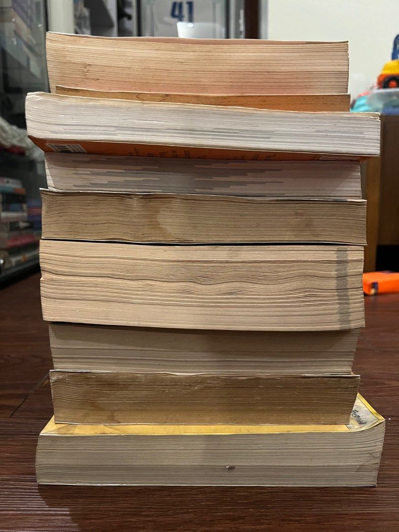 Bundle of 9 (Computer Books) (Category: Textbooks) located in Makati City. Submitted by kbernalcloset (Listing ID 1369419876, Image 2). Description: .