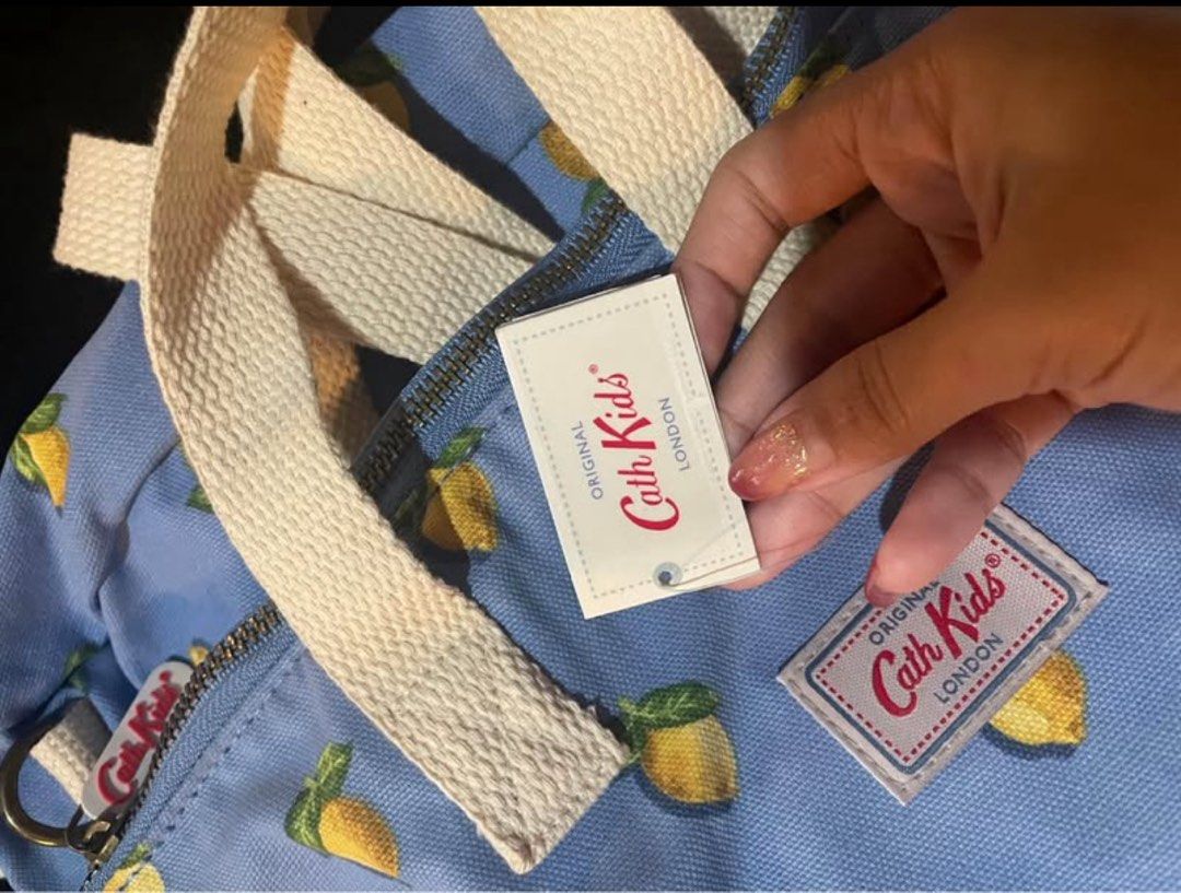 Cath Kidston Two Way Tote Bag (Category: Luxury Bags & Wallets) located in Pasig City. Submitted by jeyasmine (Listing ID 1369396114, Image 3). Description: Cath Kidston Two Way Tote Bag Junior girls two way tote little lemons Can be used as backpack or tote bag NEVER BEEN USED - bought for 3k.