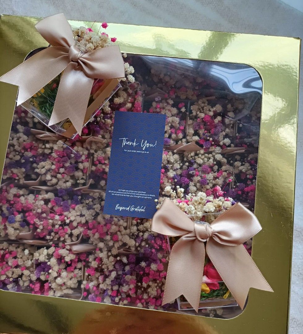 💖🌹🌺Decadent Bunga Rampai in Acrylic Box (Category: Announcements) located in Singapore. Submitted by s.u.r.i_doorgifts (Listing ID 1369431374, Image 2). Description: Fresh Bunga Rampai' in Acrylic Box 🌸For Wedding/Engagement 🌸Flower deco depends on availability 🌸Include ribbon (many colours to choose from) 🌸 Add on: Customised name tag 🌸$3.80/Box 🌸 Kindly place order at least 3 weeks in advance 🌸Self collect at Choa Chu Kang or opt for 