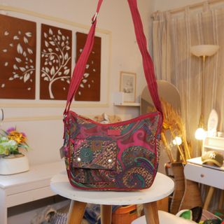 (Kategori: ) berada di . Dikirim oleh lemariyhara (ID iklan 1369421010, Gambar 1). Deskripsi: .