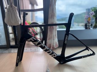 （分類：）位於 。 由 IchizuruI 提交（商品編號 1369339559，圖片 1）。簡介： 。