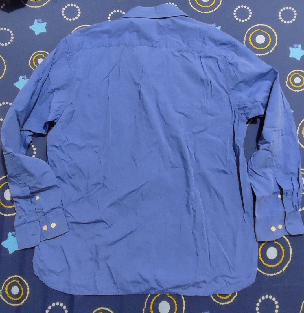 Gap blue long sleeves formal shirt (Category: Formal Shirts) located in Bacoor. Submitted by peter_f (Listing ID 1369426542, Image 2). Description: L size as labeled sizing is close to XL Issue: need wash.