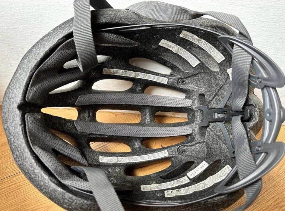 Giro Foray Helmet (Category: Bicycles) located in Pasay City. Submitted by acocloset (Listing ID 1369372457, Image 2). Description: Giro Foray Helmet Good condition very seldom used Size : Medium ₱ 4,500 .