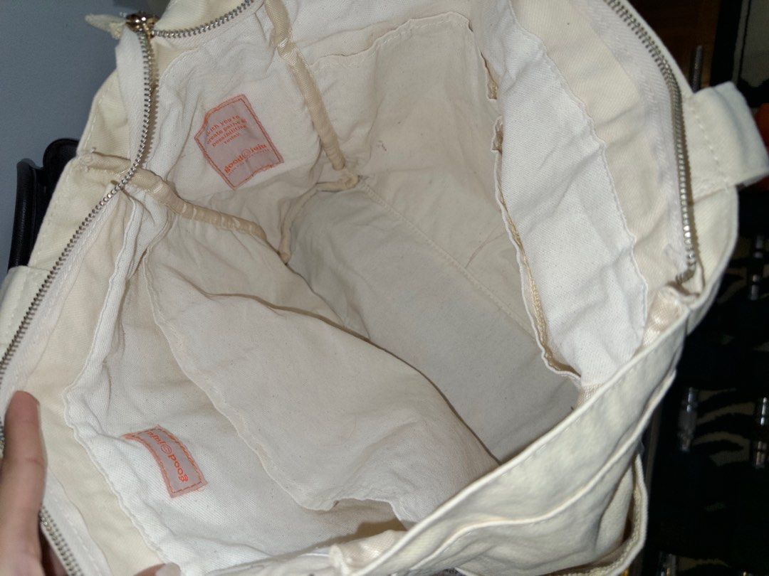 GoodJuju Juno Carry All Tote (Category: Tote Bags) located in Muntinlupa City. Submitted by monlarqs (Listing ID 1369346206, Image 3). Description: Goodjuju Juno Cary All Tote Bag Canvas material VERY spacious! This used to be my work bag — can fit my laptop, notebooks, wallet, pouches even my water bottle.. my entire life honestly Can be used for the beach, office, traveling, etc. Just needs a wash but still pretty good! Helping tags: HaloHalo.