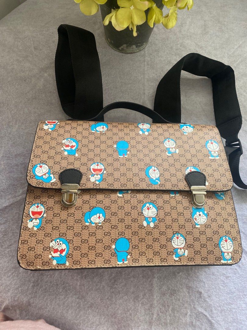 Gucci backpack (Category: Luxury Bags & Wallets) located in Murcia. Submitted by cool.jacquelinebatilaran (Listing ID 1369318796, Image 1). Description: Good condition .