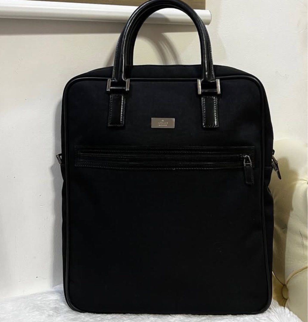 Gucci laptop document bag (Category: Laptop Bags & Sleeves) located in Santa Ana. Submitted by astonandariana (Listing ID 1369339512, Image 1). Description: .