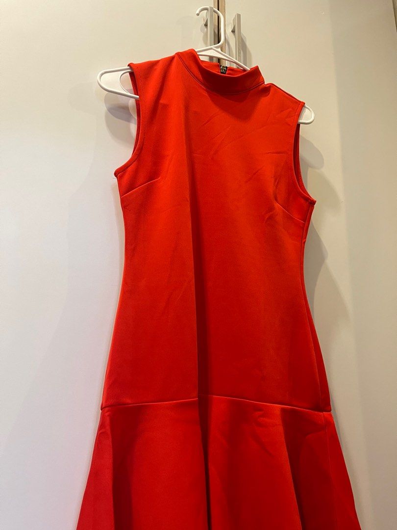 H&M Red Dress in Size S (Category: Dresses) located in Mandaluyong City. Submitted by mari.17 (Listing ID 1369462685, Image 2). Description: H&M Red Dress in Size S.