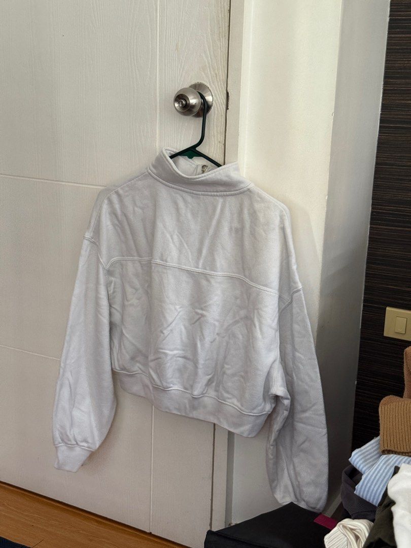 H&M zip up (Category: Longsleeves) located in Taguig. Submitted by samlibao (Listing ID 1369344616, Image 2). Description: .