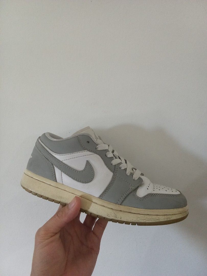JORDAN 1 LOW (Category: Sneakers) located in General Trias. Submitted by junmoxx (Listing ID 1369367563, Image 2). Description: Air Jordan 1 low size 5-5.5 us wmns 22cm - 22.5cm need lang linis.