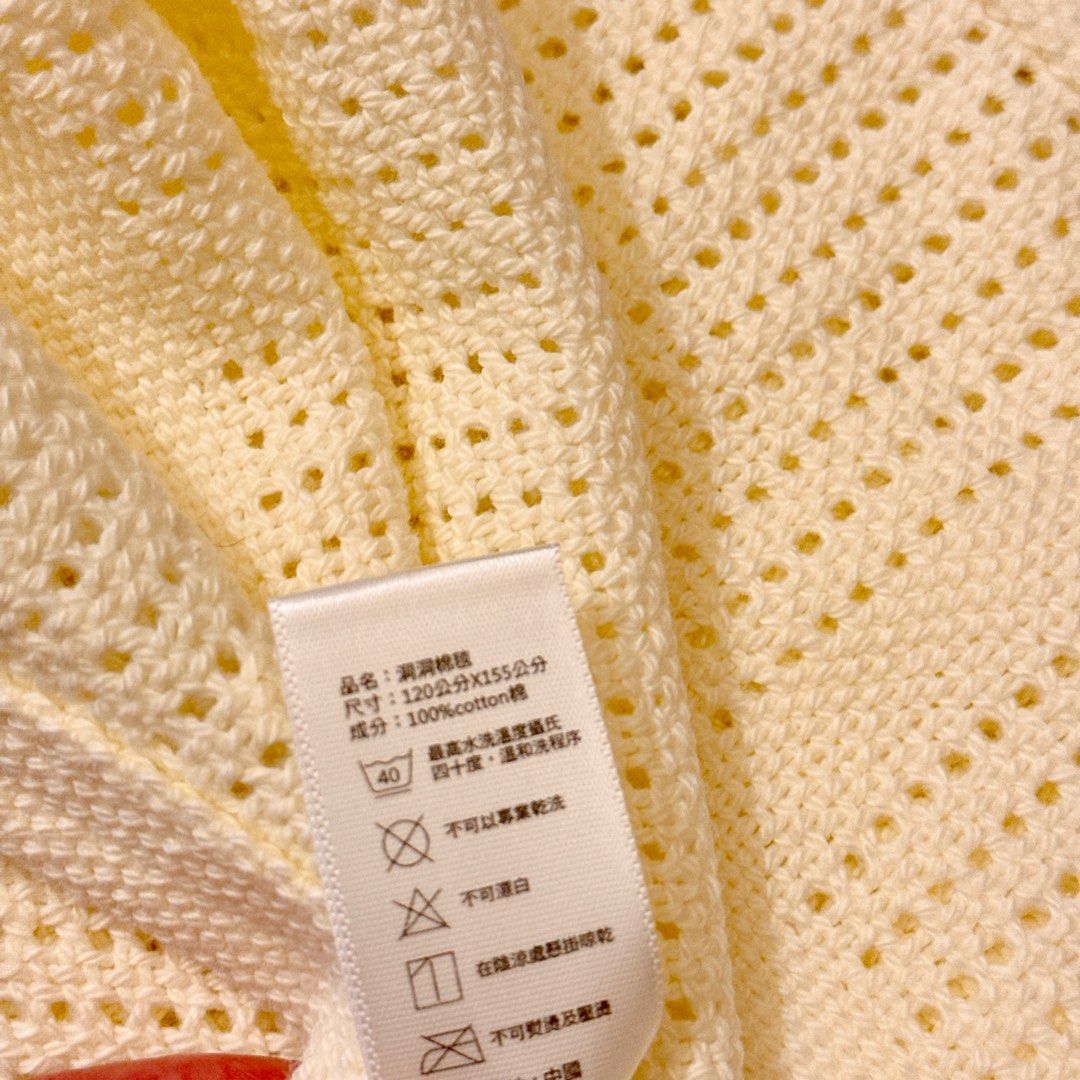 由 abbyhana (刊登 ID 1369388967，圖片 3) 提交，位於 高雄市 (Kaohsiung) 的 全新～奇哥純棉透氣洞洞毯經典款L，120x155cm （寶寶毯 嬰兒毯 四季毯 冷氣毯 涼被 小被被 蓋被) (類別：其他外出用品)，說明：全新品 只拆開拍照 尺寸L，120x155cm 大人小孩都適合。