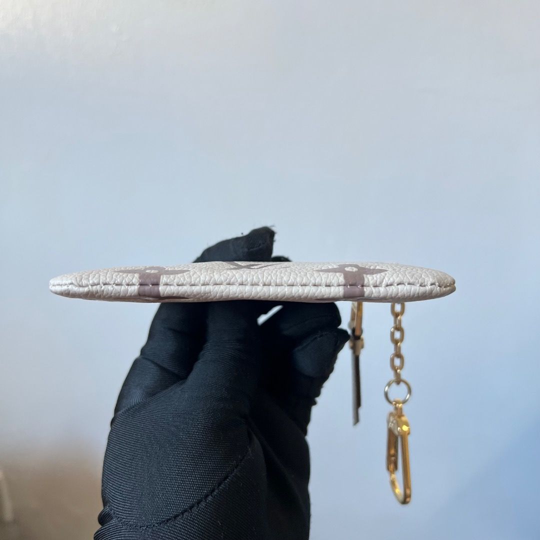 LV Key Pouch Cles Bicolor Wallet (Category: Luxury Bags & Wallets) located in Antipolo. Submitted by mjlenihcpreloved (Listing ID 1369459473, Image 2). Description: .