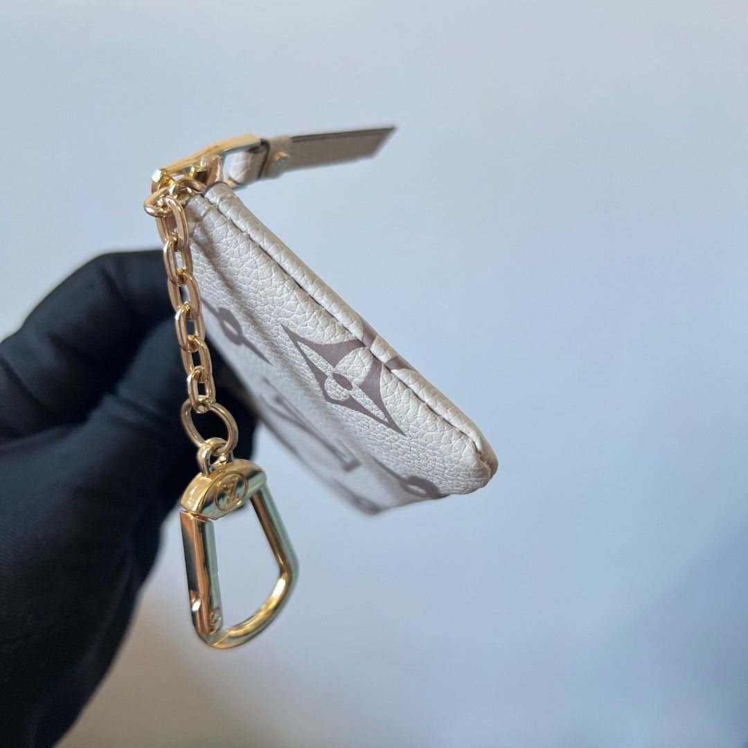 LV Key Pouch Cles Bicolor Wallet (Category: Luxury Bags & Wallets) located in Antipolo. Submitted by mjlenihcpreloved (Listing ID 1369459473, Image 3). Description: .