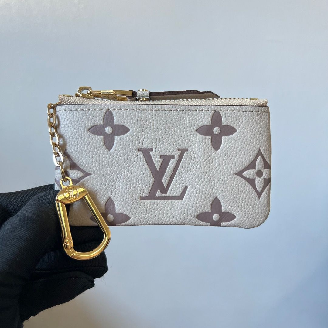 LV Key Pouch Cles Bicolor Wallet (Category: Luxury Bags & Wallets) located in Antipolo. Submitted by mjlenihcpreloved (Listing ID 1369459473, Image 1). Description: .