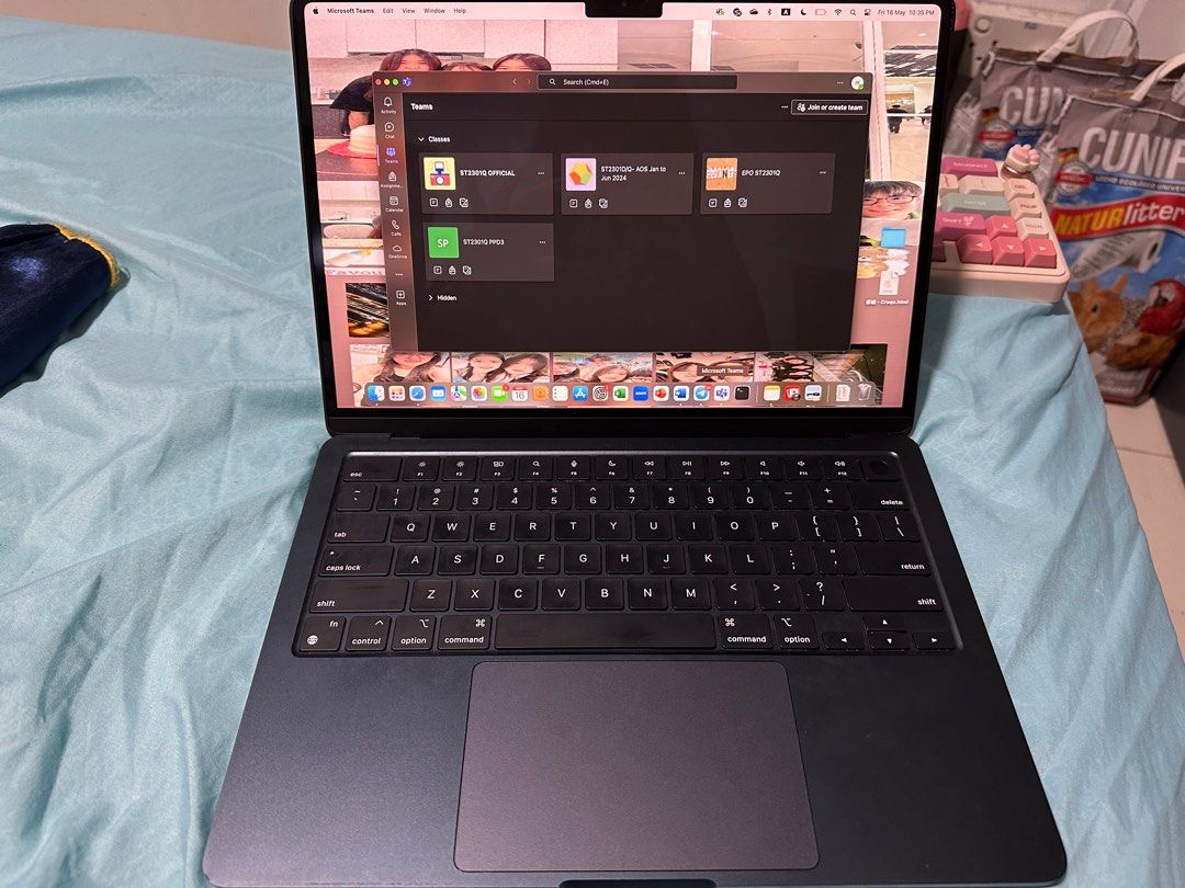 MacBook (Category: Laptops & Notebooks) located in Singapore. Submitted by kwiv9 (Listing ID 1369460461, Image 3). Description: -Price is negotiable -come with charger and box .