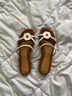 (Category: ) located in . Submitted by ashwardrobe96 (Listing ID 1369337032, Image 1). Description: .
