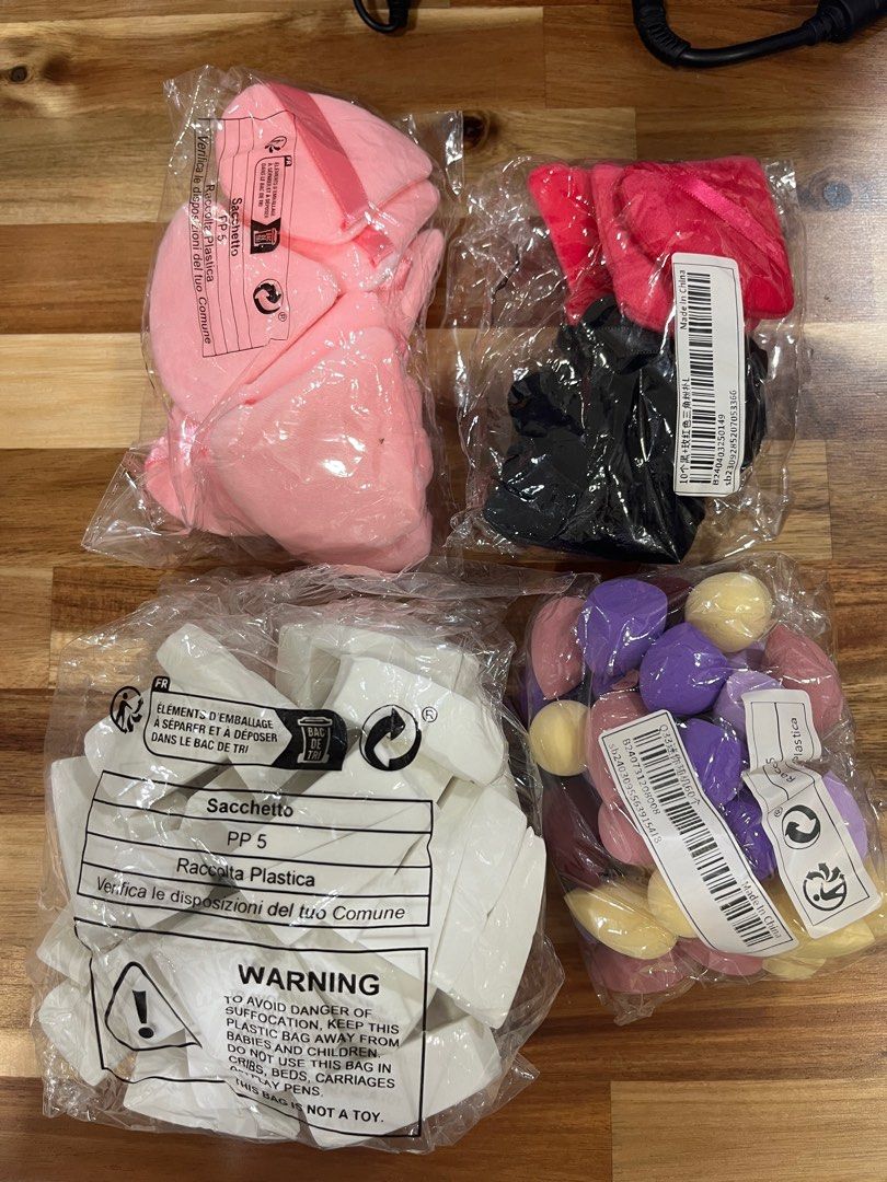 Makeup Sponge (Category: Makeup) located in Singapore. Submitted by newforsure (Listing ID 1369374287, Image 1). Description: I have too much, each bag $5.