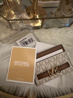 (Category: ) located in . Submitted by cassysassycloset (Listing ID 1369465357, Image 1). Description: .