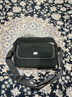(Category: ) located in . Submitted by izzuthriftstore (Listing ID 1369430840, Image 1). Description: .