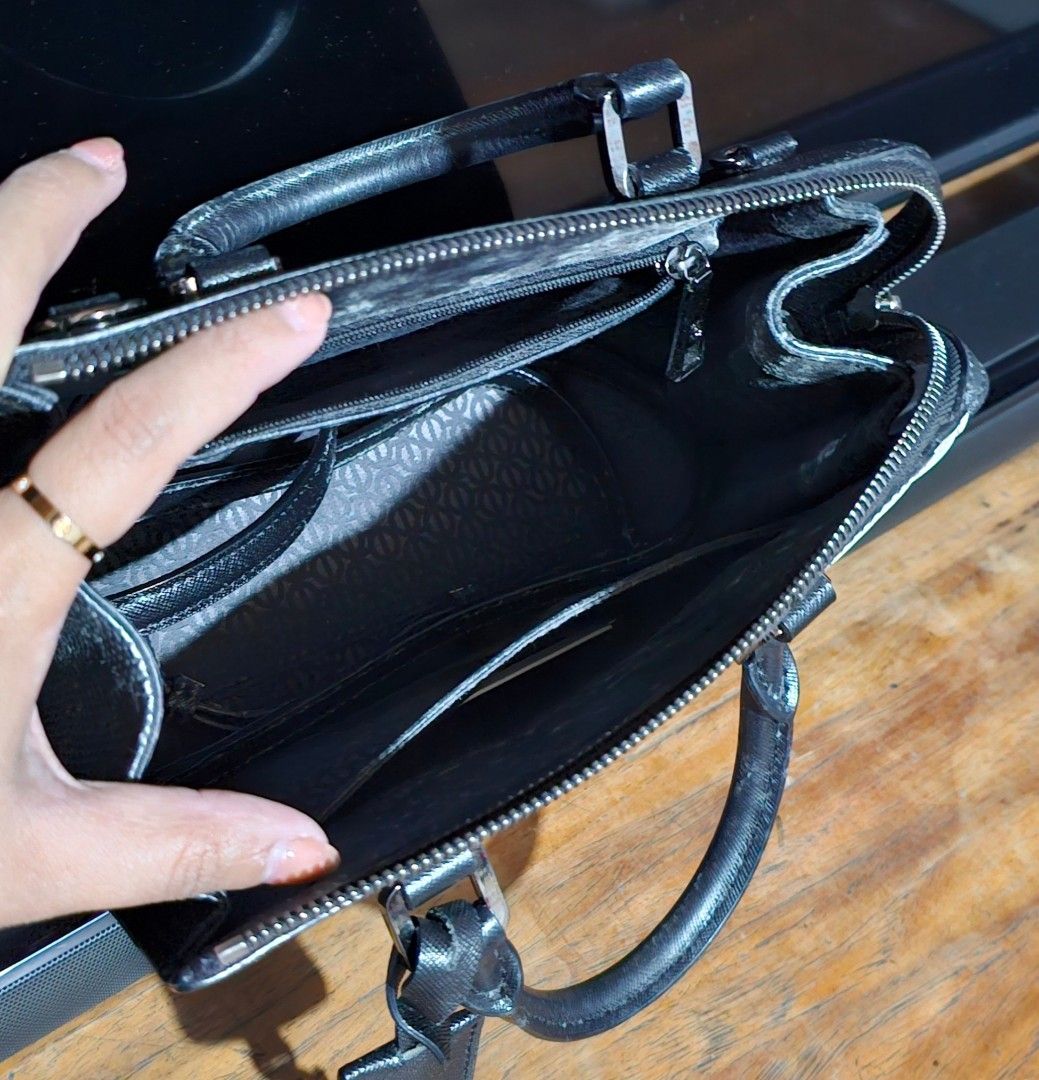 ORIG LOUISE QUATORZE (Category: Luxury Bags & Wallets) located in Baguio. Submitted by msgold2601 (Listing ID 1369489760, Image 3). Description: ORIG LOUISE QUATORZE SUPER NICE ACTUAL.