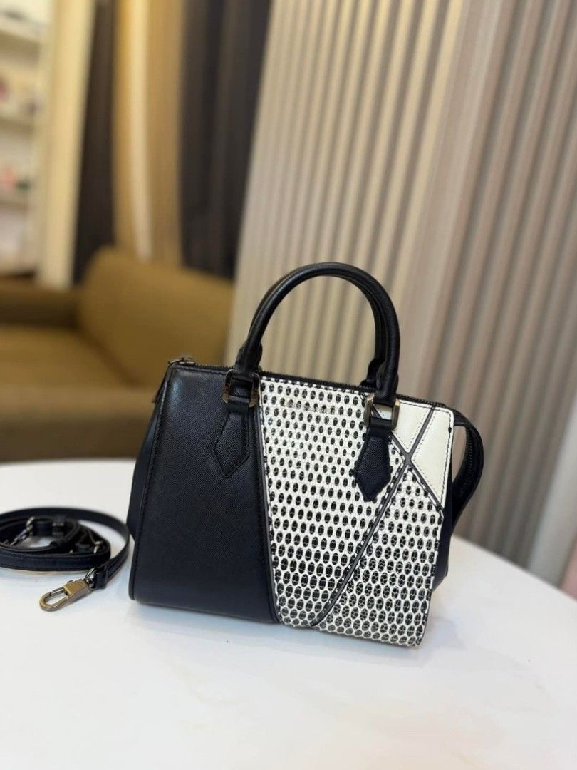 ORIG LOUISE QUATORZE (Category: Luxury Bags & Wallets) located in Baguio. Submitted by msgold2601 (Listing ID 1369489760, Image 1). Description: ORIG LOUISE QUATORZE SUPER NICE ACTUAL.