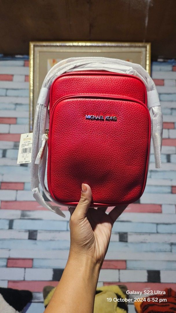 ORIG BRANDNEW MK FLIGHT BAG (Category: Shoulder Bags) located in Baguio. Submitted by msgold2601 (Listing ID 1369489645, Image 2). Description: ORIG MK FLIGHT BAG RED PEBBLED LEATHER.