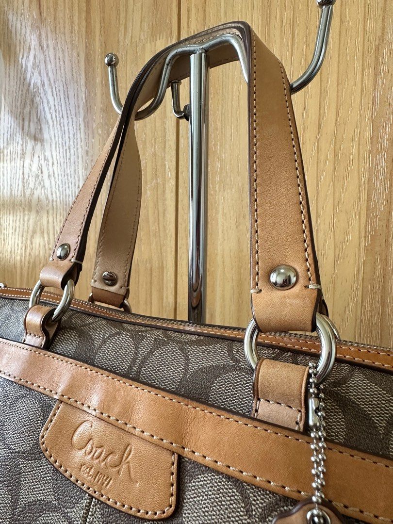 Original Coach Bag - Shoulder / Body Bag (Category: Shoulder Bags) located in Manila. Submitted by hellokittyclosettt (Listing ID 1369355981, Image 3). Description: Very like new, no flaws, no stain. The leather sling is very new no rust/no kalawang even the handle part and the leather parts of the bag. Very spacious inside. Ideal / YKK ZIPPER. This is from JAPAN. Please send me a message if you are interested. Comes with FREE TWILLIES, MINI LABU