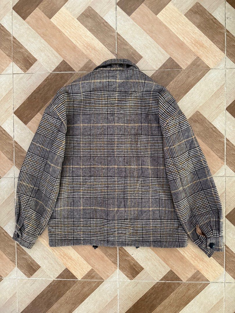 OVERSIZED CHECKERED JACKET (Category: Coats, Jackets and Outerwear) located in Temangan. Submitted by anixapexz (Listing ID 1369344621, Image 3). Description: OVERSIZED CHECKERED JACKET PIT 22.5 LABUH 26 BAHU 22.5 LENGAN 21 HEM 21.