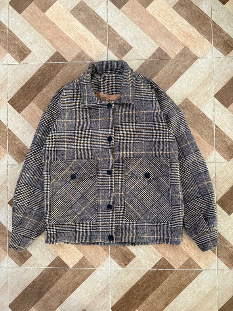 OVERSIZED CHECKERED JACKET (Category: Coats, Jackets and Outerwear) located in Temangan. Submitted by anixapexz (Listing ID 1369344621, Image 1). Description: OVERSIZED CHECKERED JACKET PIT 22.5 LABUH 26 BAHU 22.5 LENGAN 21 HEM 21.