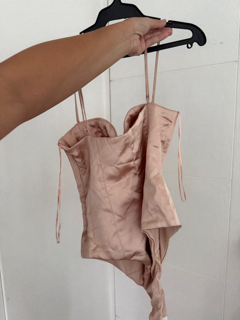 Pink corset type (Category: Undergarments & Loungewear) located in Taguig. Submitted by samlibao (Listing ID 1369338757, Image 2). Description: .