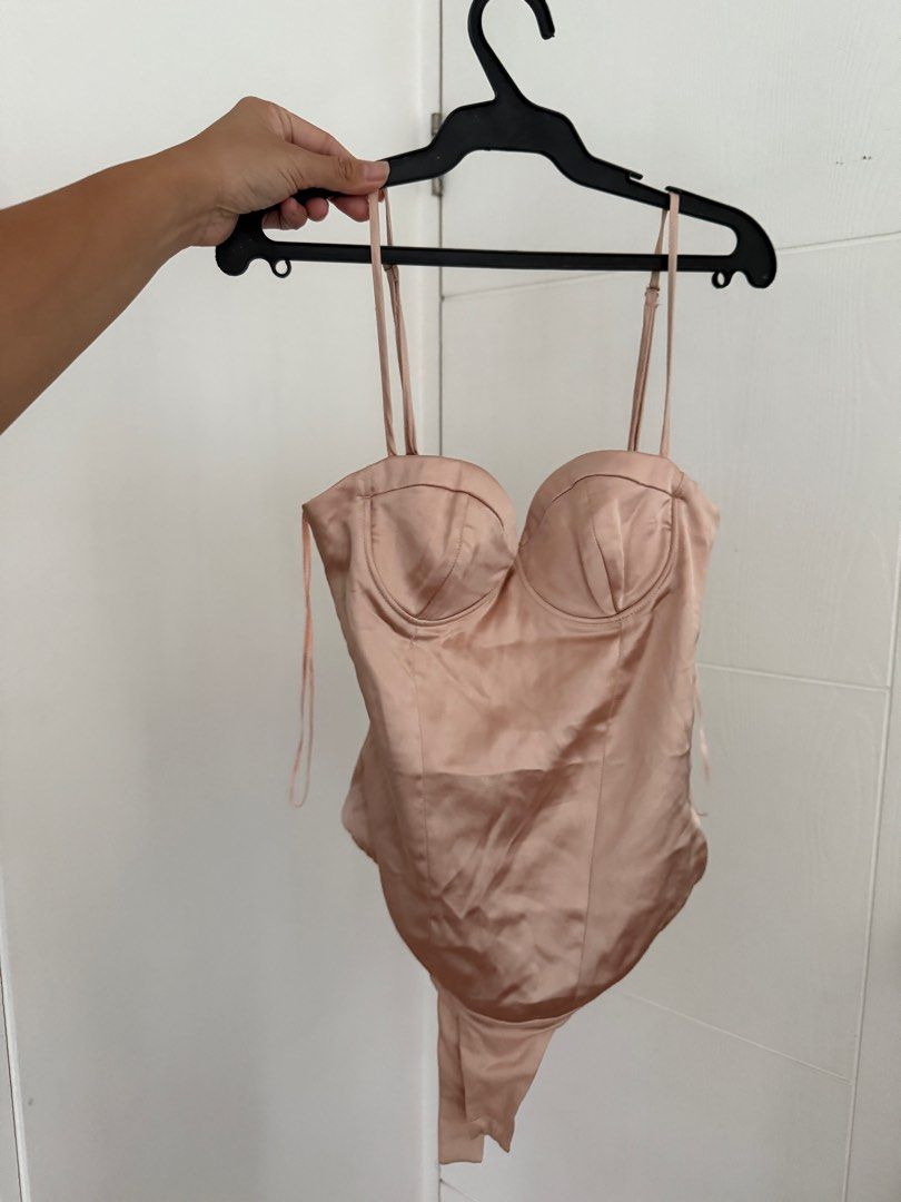 Pink corset type (Category: Undergarments & Loungewear) located in Taguig. Submitted by samlibao (Listing ID 1369338757, Image 1). Description: .