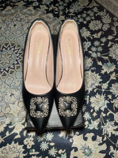 (Category: ) located in . Submitted by izzuthriftstore (Listing ID 1369446942, Image 1). Description: .