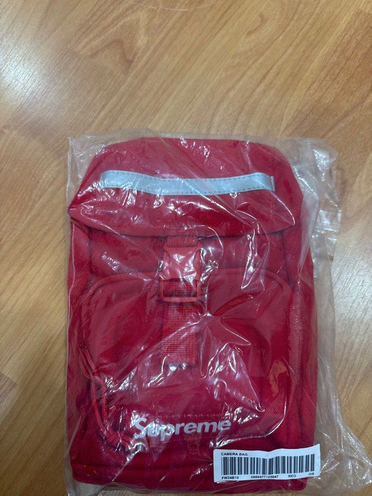 Supreme Camera Bag (Category: Sling Bags) located in Kuala Lumpur. Submitted by offandwhite (Listing ID 1369466521, Image 1). Description: Brand New.